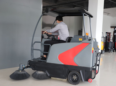 電動掃地機(jī) 電動掃地機(jī)